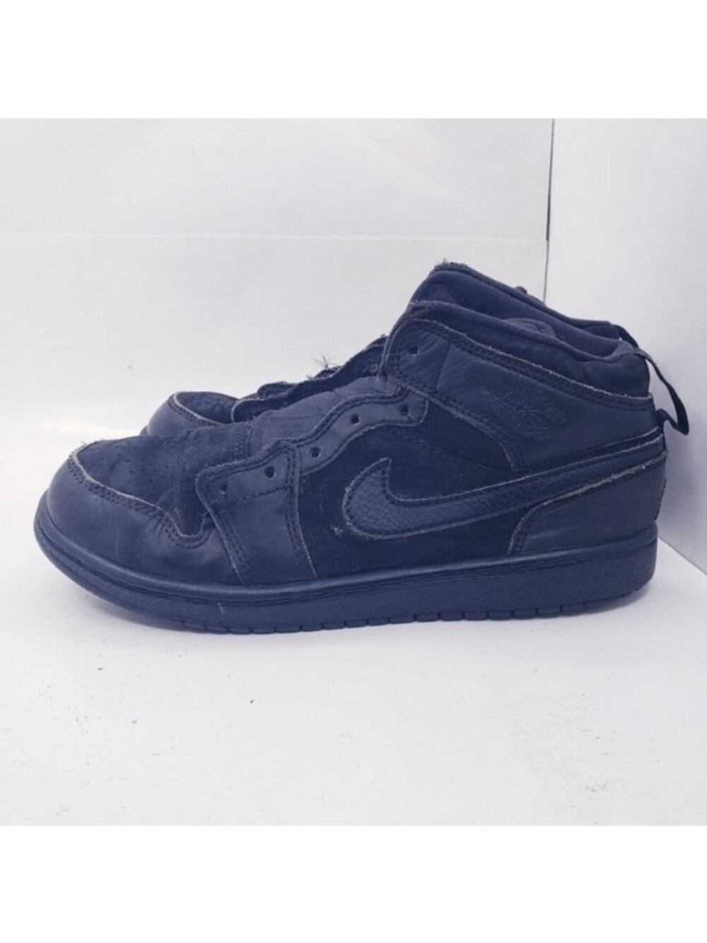 Nike Air Jordan 1 Mid Triple Black Suede & Leather Sneakers Boys Youth Size 2.5 - Picture 4 of 13